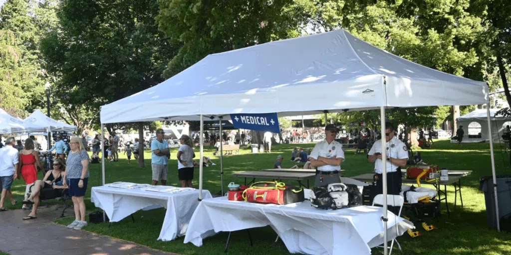 tent-rental-people -standing-in-a-park